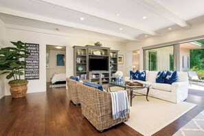 Interior - La Jolla Shores Gem with Rooftop Ocean Views (San Diego)