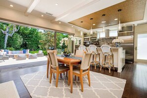 Dining - La Jolla Shores Gem with Rooftop Ocean Views (San Diego)