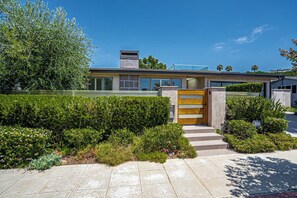 Exterior - La Jolla Shores Gem with Rooftop Ocean Views (San Diego)