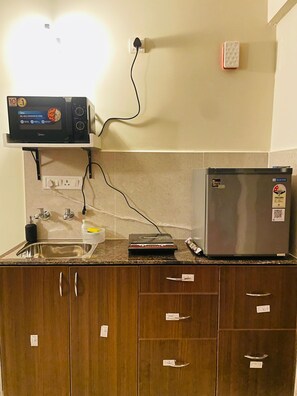 舒适开间, 城市景观 | ��私人厨房 | 冰箱、微波炉、烤箱、厨具/餐具