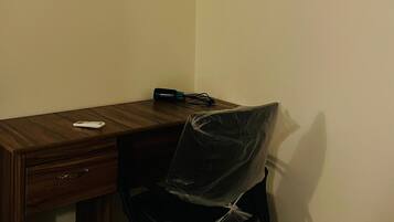 Centre d’affaires dans la chambre