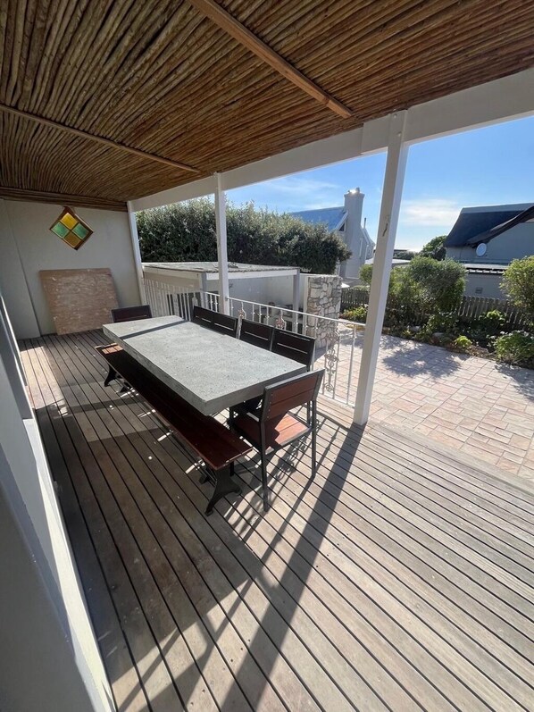 تناول الطعام بالخارج