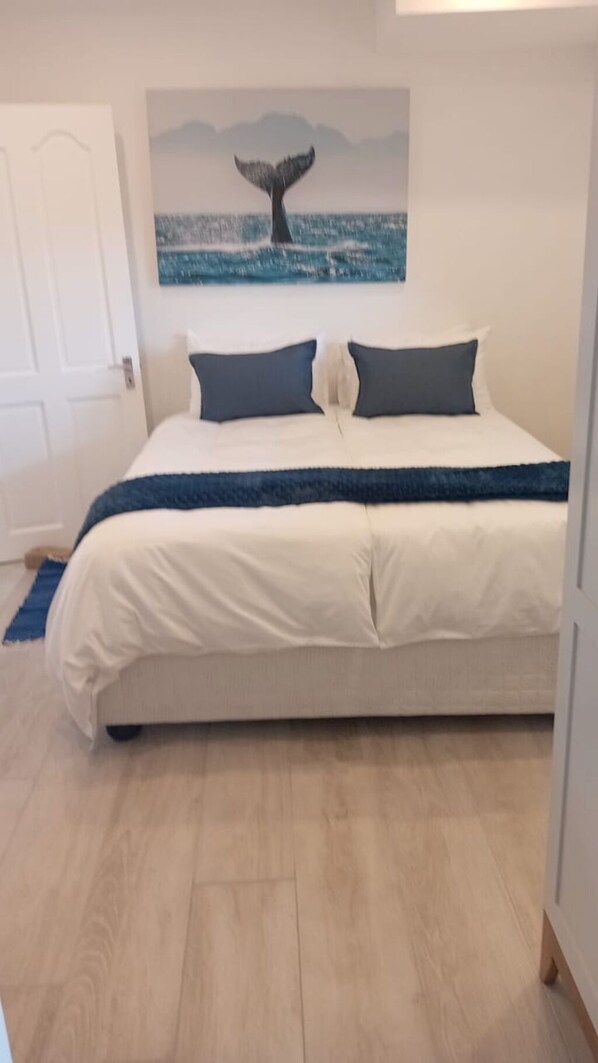 4 عدّة غرف نوم ومكواة/لوح كي وواي فاي وملاءات أسرّة