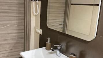 Doccia, asciugacapelli, bidet, asciugamani