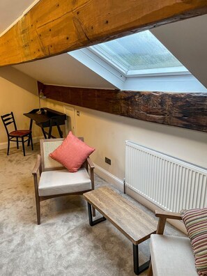 Smart TV, offices - Located in the heart of Glossop in the High Peak, Westwood Boutique Aparthotel combines comfort with convenience. Set against the breath-taking backdrop of the Peak District. (Peak District)