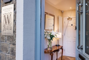Interior - Located in the heart of Glossop in the High Peak, Westwood Boutique Aparthotel combines comfort with convenience. Set against the breathtaking backdrop of the Peak District. (Peak District)