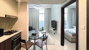 1 chambre, coffre-fort, bureau, fer et planche Ă repasser