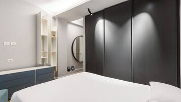 Apartamento, 1 cama Queen e sofá-cama, sacada | Ferros/tábuas de passar roupa, Wi-Fi de cortesia