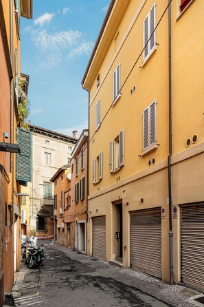 Exterior - Caldarese Apartment with Balcony by Wonderful Italy (Bologna)