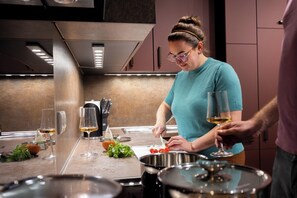 Private kitchen - Red Kite Resort - modern vacation homes with nature, comfort & proximity to the Baltic Sea (Ribnitz-Damgarten)