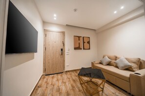 Junior Room | In-room safe, blackout drapes, iron/ironing board, free WiFi