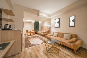 Family Apartment | In-room safe, blackout curtains, iron/ironing board, free WiFi - Kemet Hotel Tahrir Sqaure (Cairo)