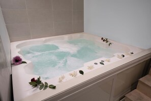 Sauna, steam room, deep-tissue massages, sports massages, massages