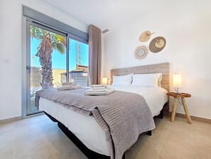 3 chambres, coffre-fort, fer et planche à repasser