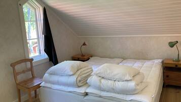 4 bedrooms, iron/ironing board, WiFi