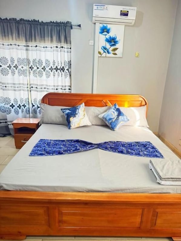 Habitación triple, vista a la ciudad | Wifi gratis