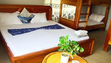 Familien-Vierbettzimmer, Stadtblick | Kostenloses WLAN