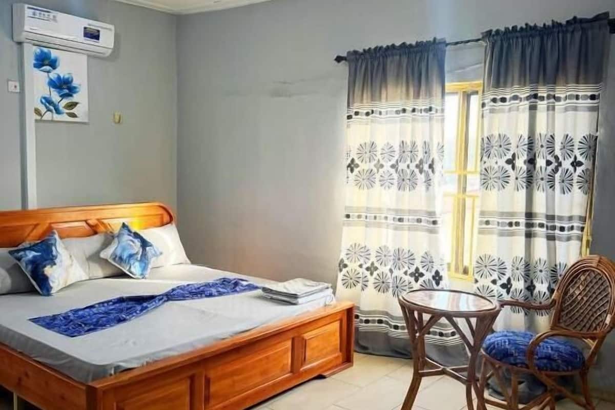 Habitación triple, vista a la ciudad | Wifi gratis