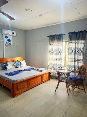 Triple Room, City View | Free WiFi - Estepona Playa (Accra)