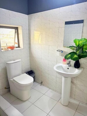 Standard Double Room, City View | Bathroom - Estepona Playa (Accra)