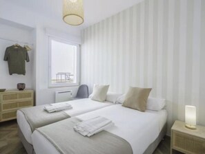 3 bedrooms, desk, iron/ironing board, free WiFi