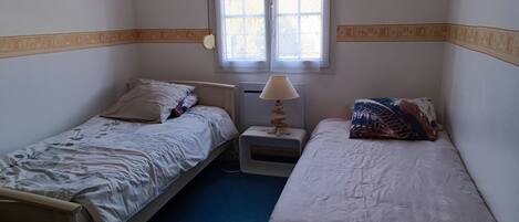 3 chambres, fer et planche à repasser, Wi-Fi, draps fournis