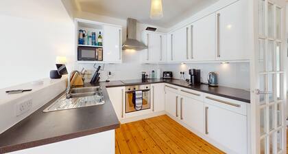 Croyde Park Corner - a stylish 4-bedroom home, optional hot tub, dog-friendly