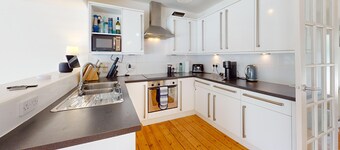 Croyde Park Corner - a stylish 4-bedroom home, optional hot tub, dog-friendly