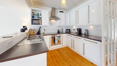 Croyde Park Corner - a stylish 4-bedroom home, optional hot tub, dog-friendly