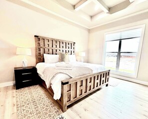 4 bedrooms, iron/ironing board, WiFi, bed sheets