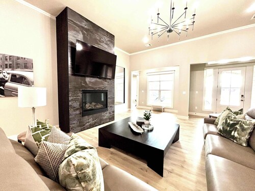 Gun's Up Getaway - 4BR/3BA - New Construction