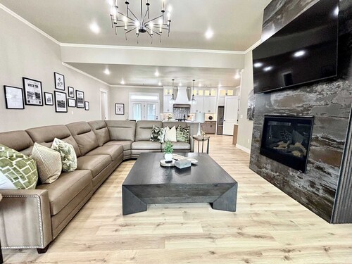 Gun's Up Getaway - 4BR/3BA - New Construction