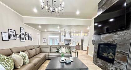 Gun's Up Getaway - 4BR/3BA - New Construction