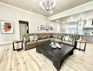 Televisión y chimenea 