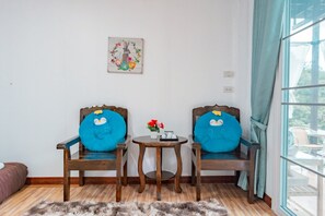 Family Double Room, Mountain View | Living area
