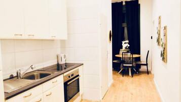 Four, plaque de cuisson, cafetiÚre/bouilloire, bouilloire électrique