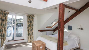 1 habitación, decoración personalizada y muebles diferentes