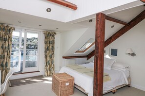 1 bedroom, individually decorated, individually furnished, free WiFi - Fastnet at Nonsuch House (Dartmouth)