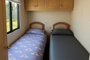 2 عدّة غرف نوم ومكواة/لوح كي وواي فاي مجانًا وملاءات أسرّة