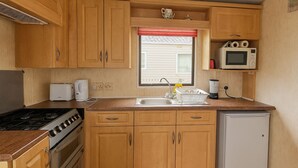 Fridge, microwave, oven, stovetop - 6guests,2bedrooms,sofabed,fastwifi,freeparking (Colchester)