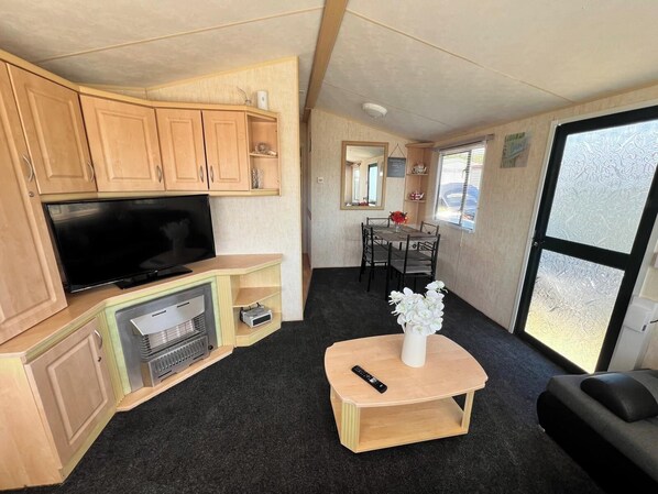 Living area - 6guests,2bedrooms,sofabed,fastwifi,freeparking (Colchester)