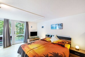 1 bedroom, WiFi, bed sheets - Studio Apartment 'Spessartruhe' with Shared Terrace and Wi-Fi (Linsengericht)