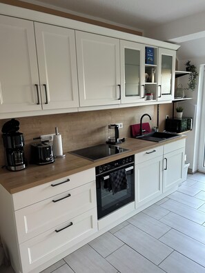 ميكروويف، فرن، موقد طهي مسطح، غسالة أطباق