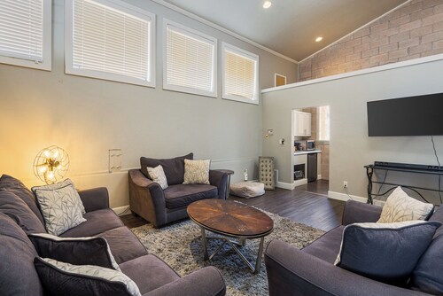 New Listing! Modern Studio Retreat in the Heart of Moab