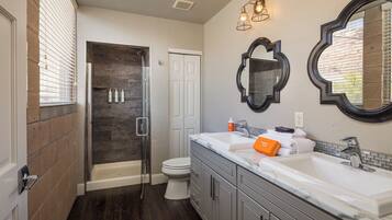 Sèche-cheveux, serviettes fournies