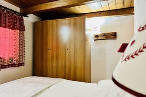 2 bedrooms, iron/ironing board