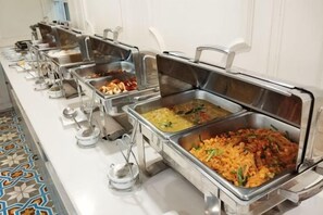 A buffet line with various food options. - Siri Heritage Bangkok Hotel (Bangkok)