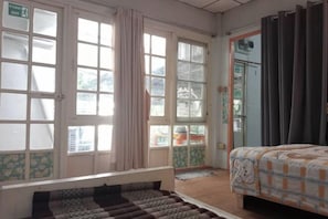 Room - Young and Beautiful (Bangkok)