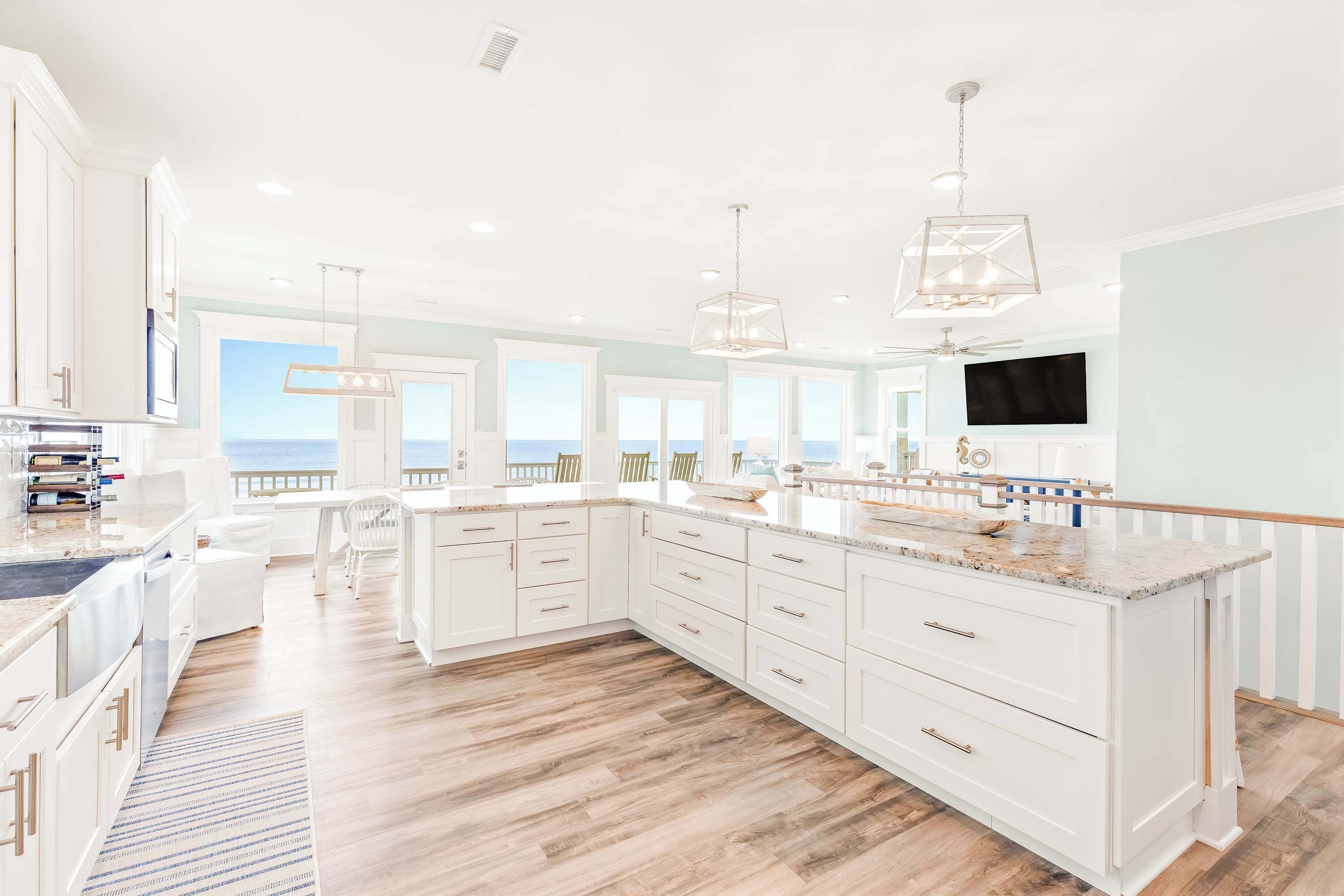 ثلاجة، ميكروويف، فرن، موقد طهي مسطح