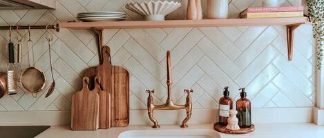 Fridge, oven, dishwasher, coffee/tea maker